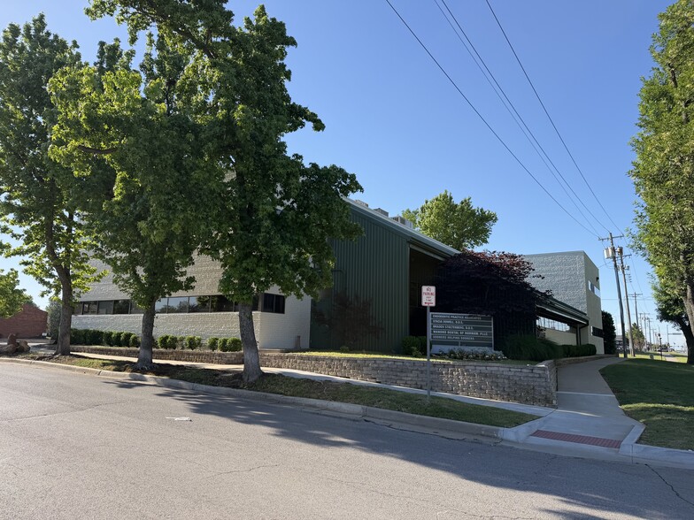 707 24th Ave SW, Norman, OK for lease - Building Photo - Image 2 of 8
