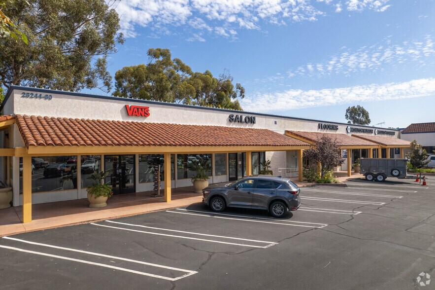 25202-25272 Cabot Rd, Laguna Hills, CA à louer - Photo du bâtiment - Image 1 de 6