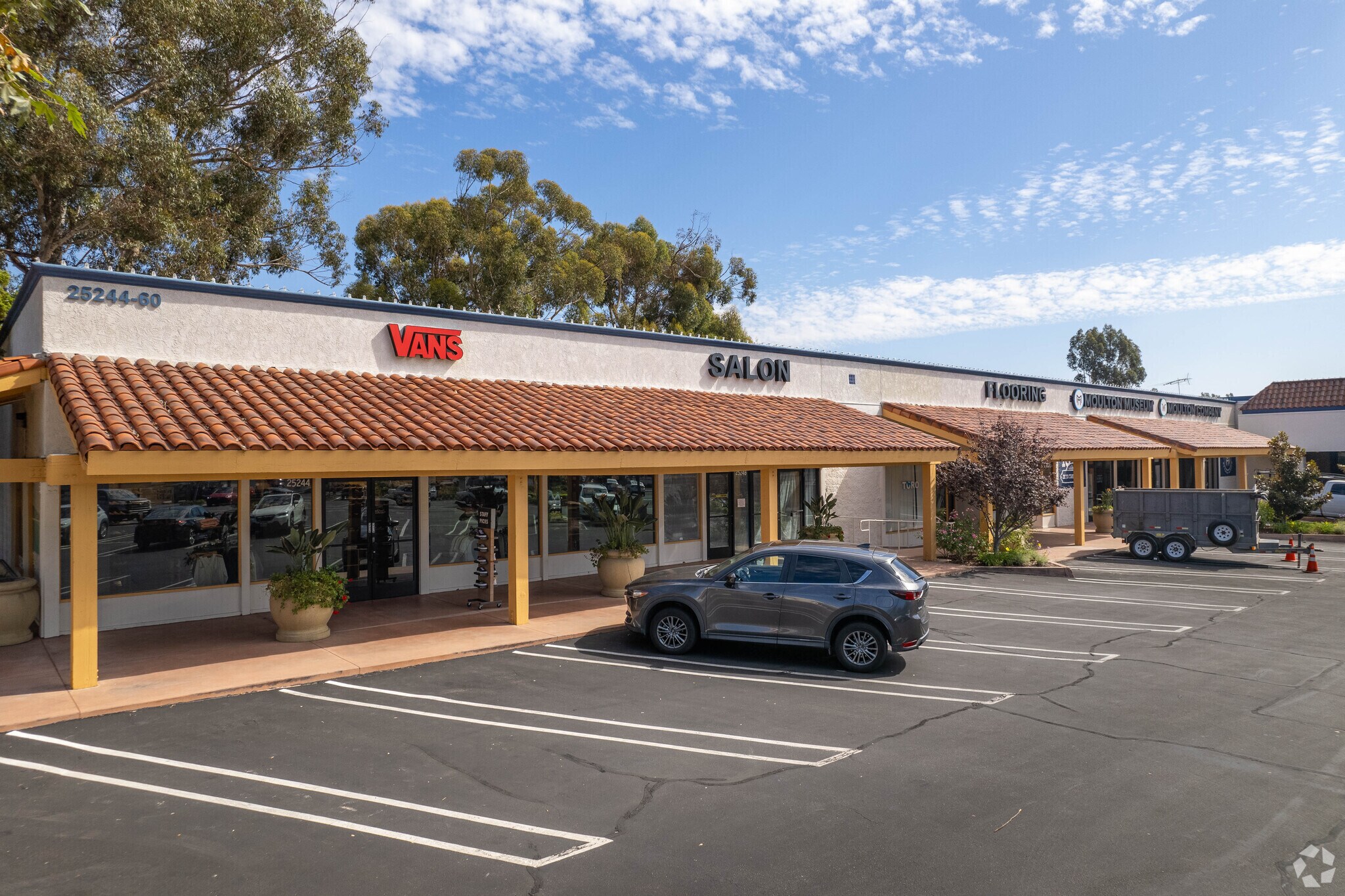 25202-25272 Cabot Rd, Laguna Hills, CA à louer Photo du bâtiment- Image 1 de 7