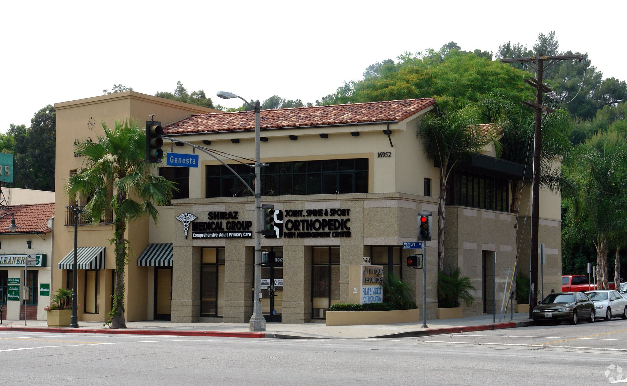 16952 Ventura Blvd, Encino, CA for lease Primary Photo- Image 1 of 5