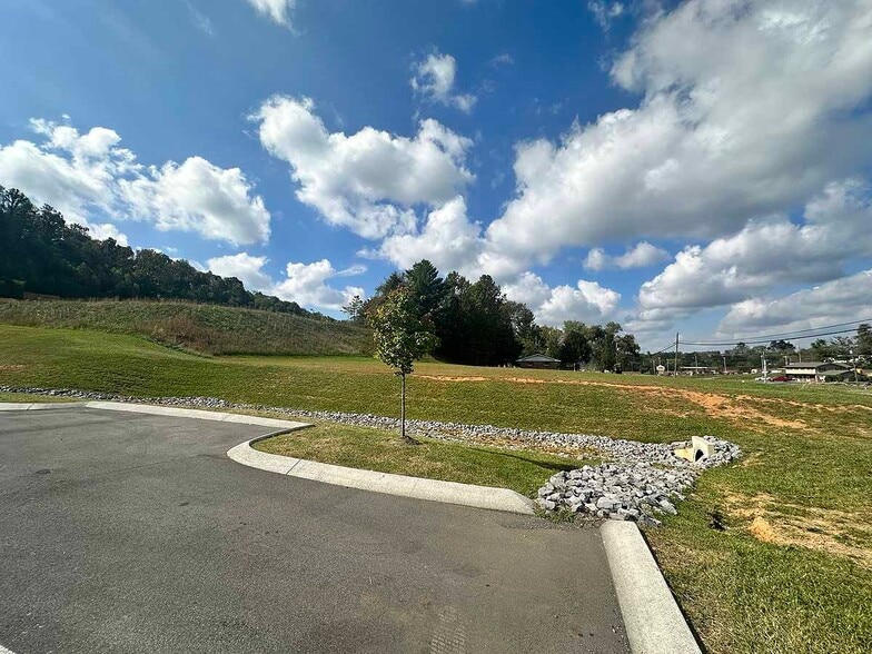 1001 W Jackson Blvd, Jonesborough, TN à vendre - Photo du bâtiment - Image 2 de 6