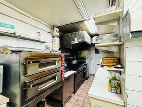 2372 Bloor St W, Toronto, ON à louer Photo intérieure- Image 1 de 4