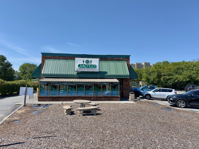 2607 N Roan St, Johnson City, TN à louer - Photo du bâtiment - Image 2 de 5