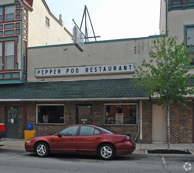 701-707 Monmouth St portefeuille de 3 propriétés à vendre sur LoopNet.ca - Photo principale - Image 2 de 3