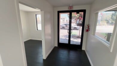 8805-8811 Reseda Blvd, Northridge, CA à louer - Vidéo sur l’inscription commerciale 