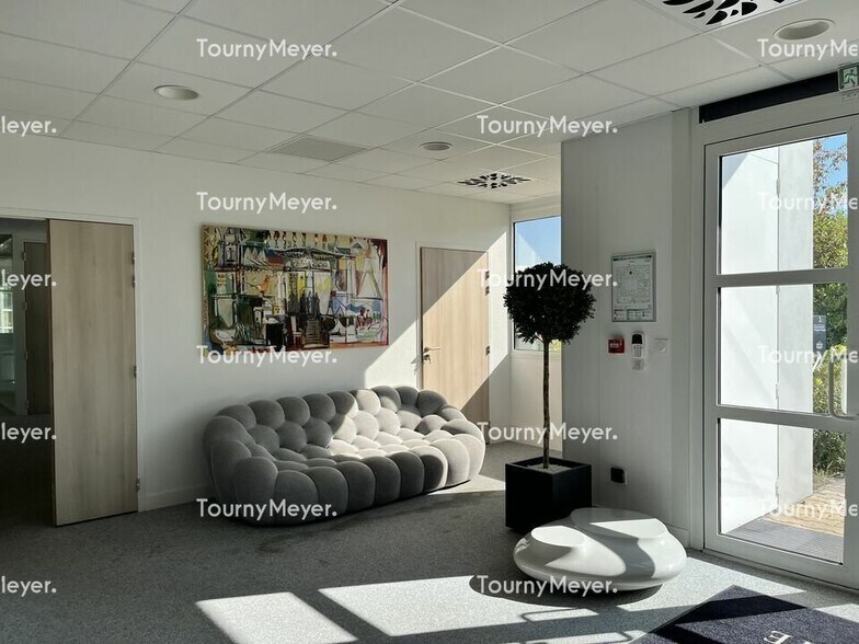 Office in Mérignac for lease - Interior Photo - Image 1 of 12