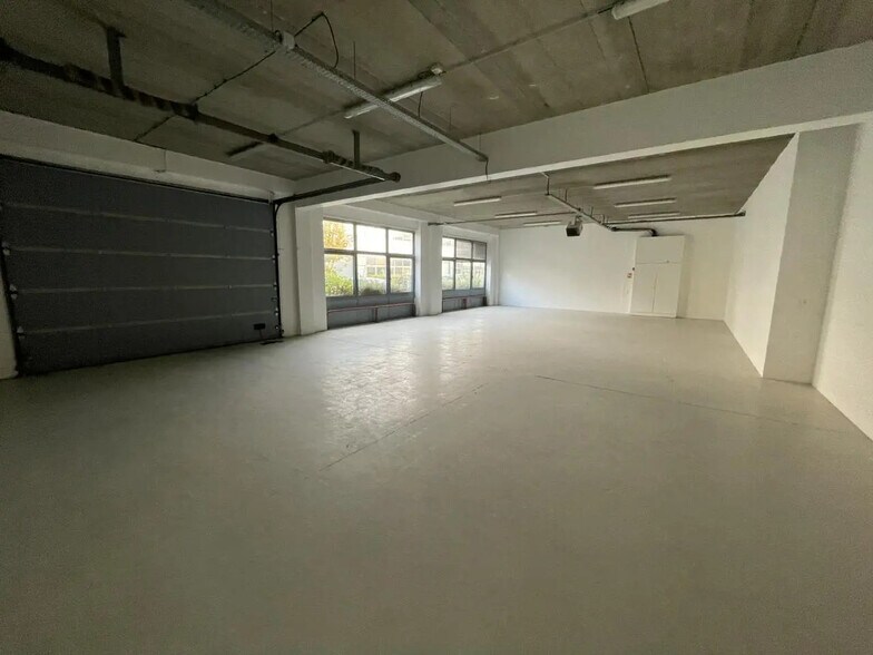 Flex in Roissy-en-France for lease - Interior Photo - Image 3 of 5