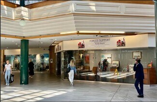 Plus de détails pour 39 Green Lanes Shopping Centre, Barnstaple - Commerce de détail à louer