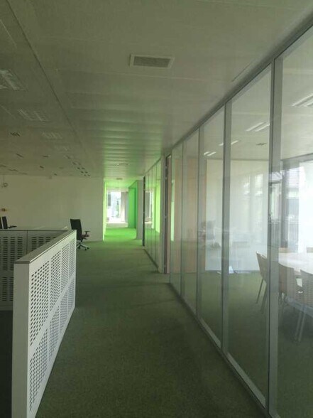 Office in Lille for lease - Building Photo - Image 3 of 5