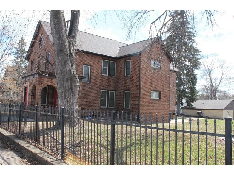 49 Manitoba Ave, Saint Paul, MN for sale - Building Photo - Image 2 of 6