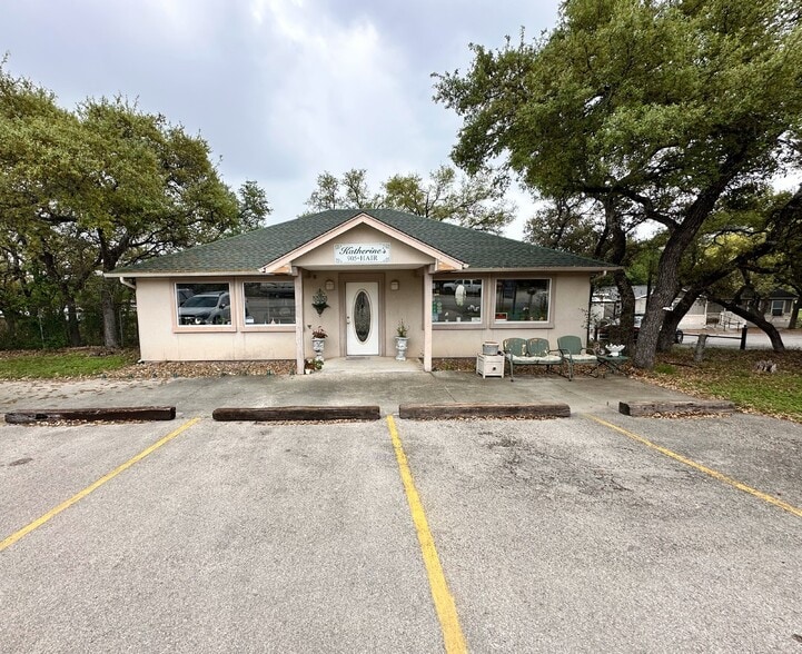 188 Canyon Bnd, Canyon Lake, TX for sale - Building Photo - Image 2 of 10