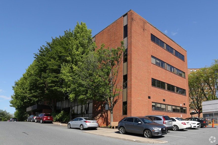 2045 Westgate Dr, Bethlehem, PA à louer - Photo du bâtiment - Image 2 de 7