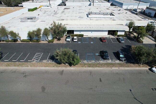 Plus de détails pour 13815 Struikman Rd, Cerritos, CA - Industriel à louer