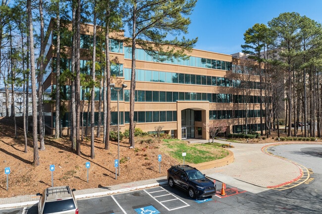 Plus de détails pour 3675 Crestwood Pkwy NW, Duluth, GA - Bureau, Commerce de détail à louer