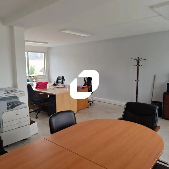 Office in Le Raincy for lease - Interior Photo - Image 2 of 4