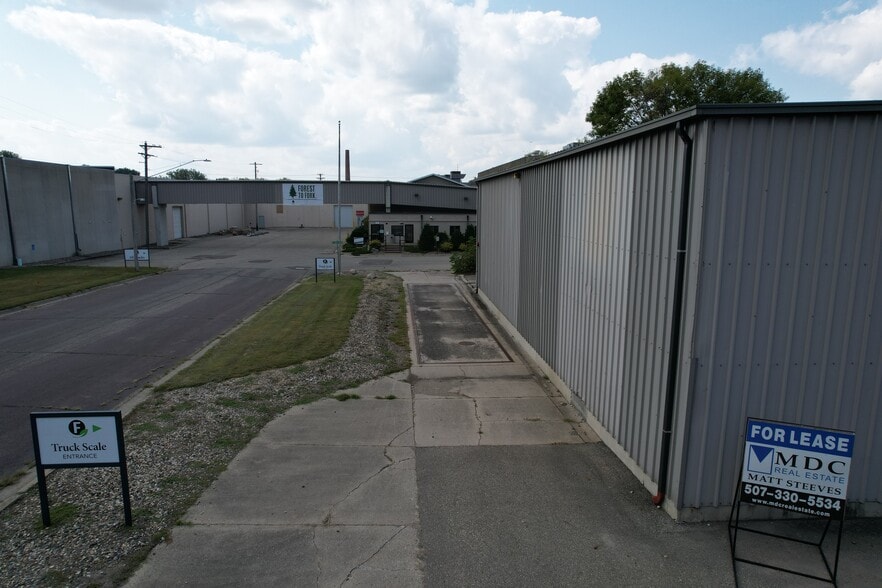 128 15th St NW, Faribault, MN for lease - Building Photo - Image 3 of 17