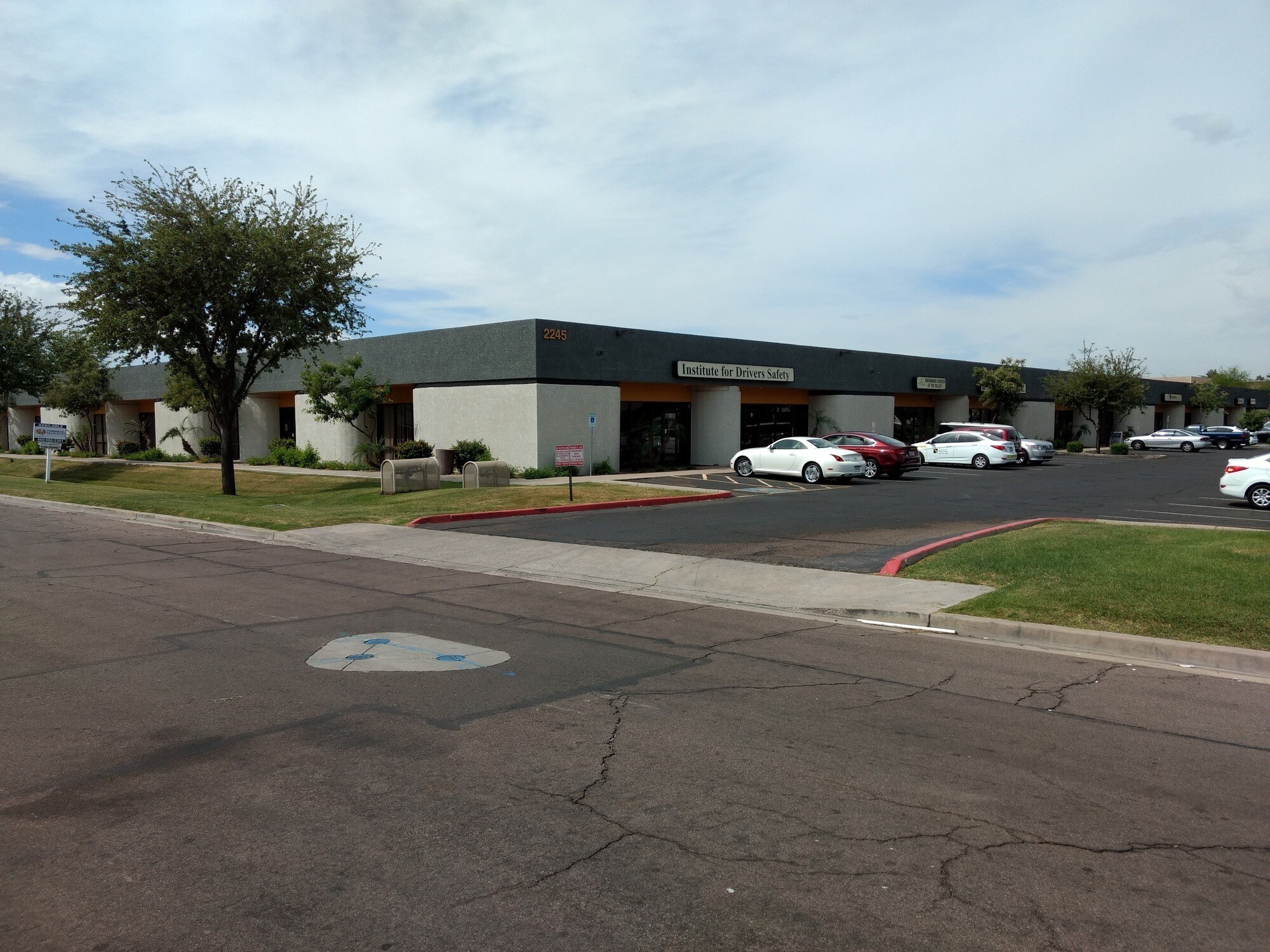 2245 W University Dr, Tempe, AZ à louer Photo du bâtiment- Image 1 de 8