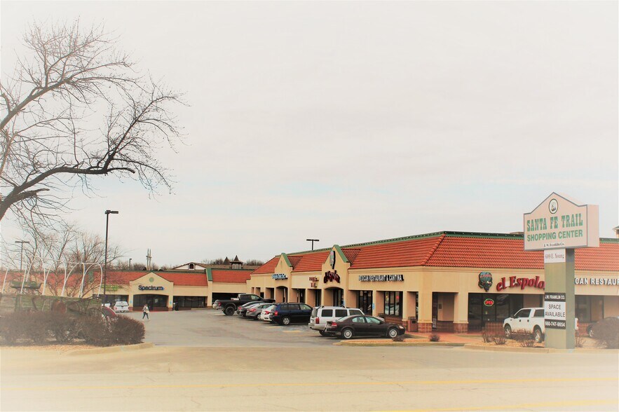 609 E Young Ave, Warrensburg, MO à louer - Photo du bâtiment - Image 2 de 3