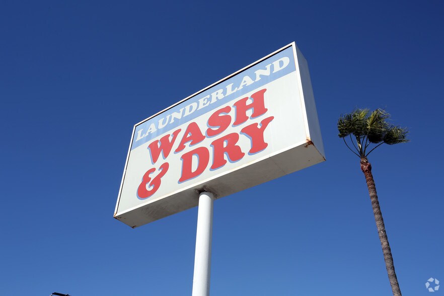 10727 Crenshaw Blvd, Inglewood, CA à louer - Photo du bâtiment - Image 2 de 4