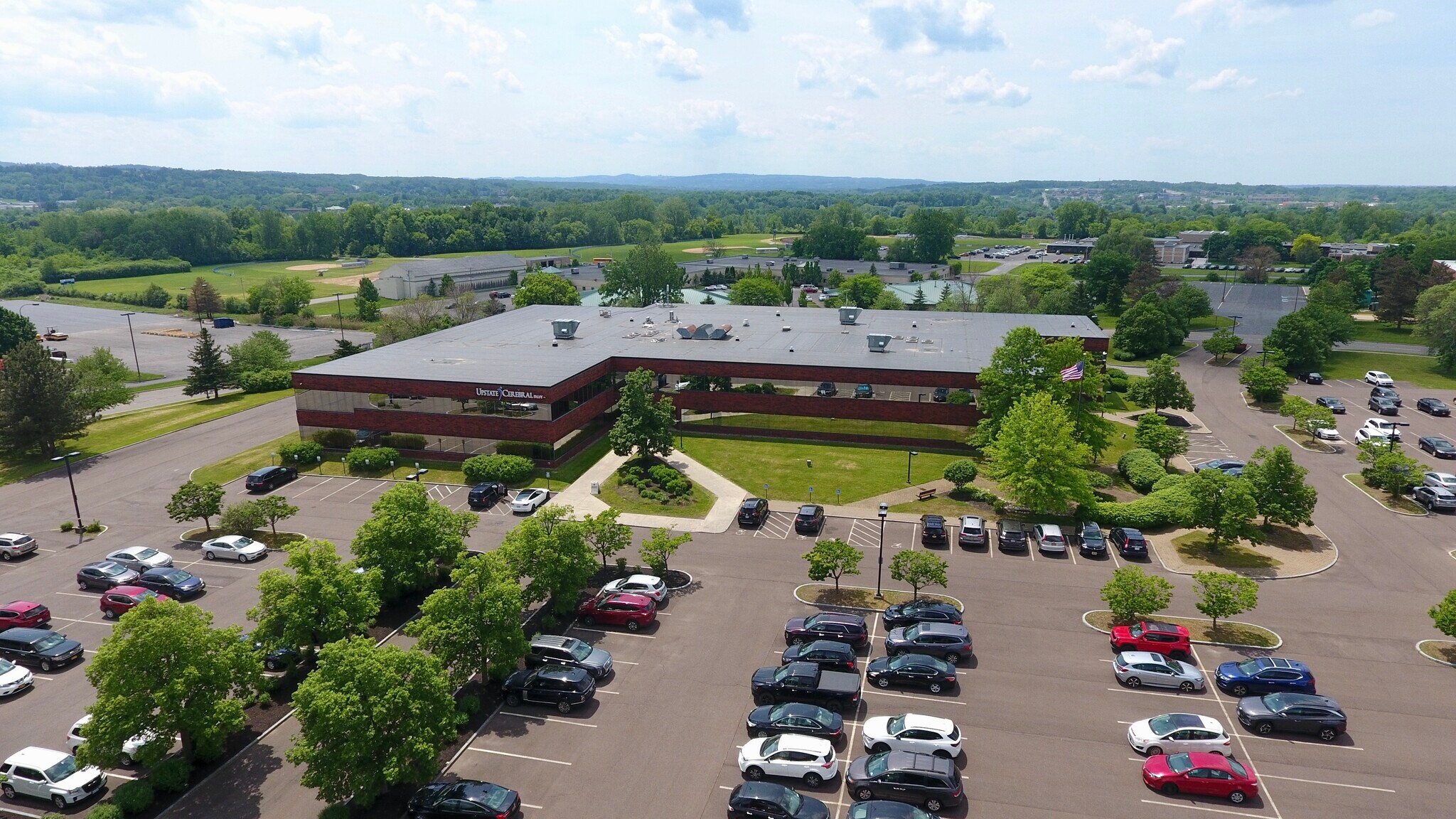 125 Business Park Dr, Utica, NY à louer Photo du bâtiment- Image 1 de 3