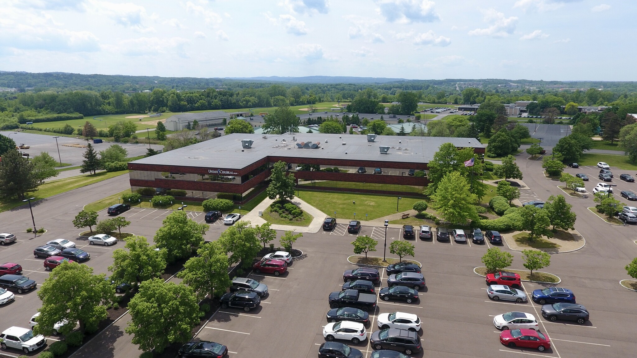 125 Business Park Dr, Utica, NY à louer Photo du bâtiment- Image 1 de 3