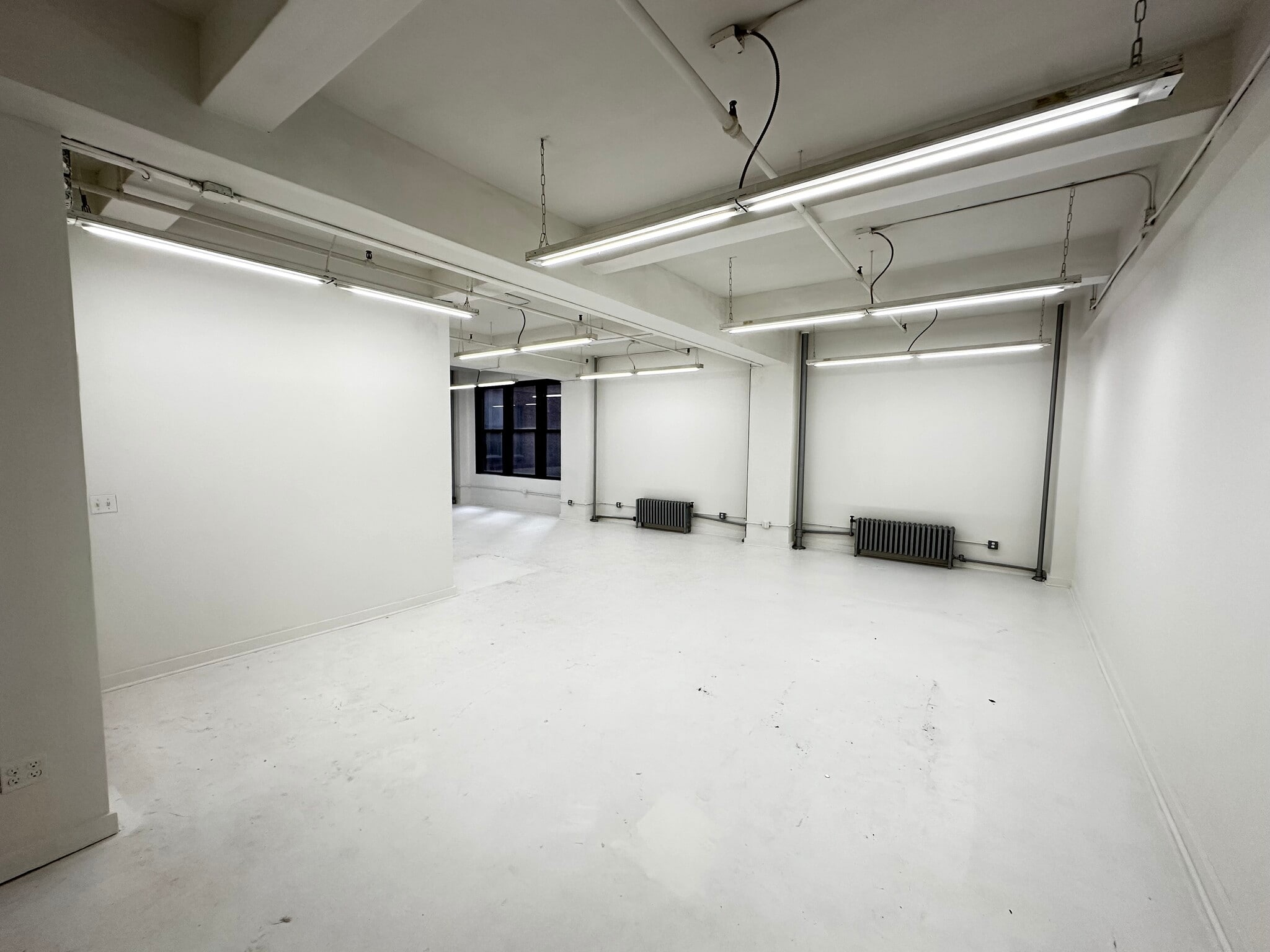 325 W 38th St, New York, NY for lease Building Photo- Image 1 of 7