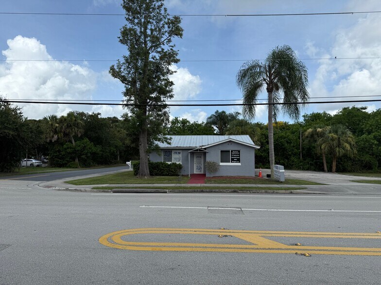 1320 SE Palm Beach Rd, Stuart, FL à vendre - Photo du bâtiment - Image 2 de 35