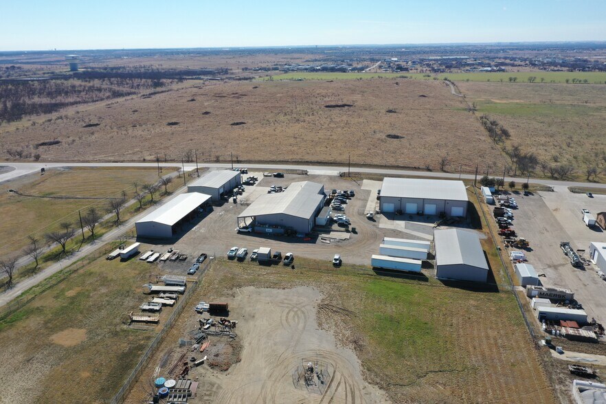 7400-7450 FM 2449, Ponder, TX à vendre - Photo du bâtiment - Image 3 de 11