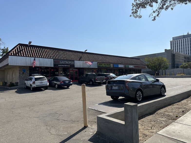 3562 E Foothill Blvd, Pasadena, CA for lease - Primary Photo - Image 1 of 8