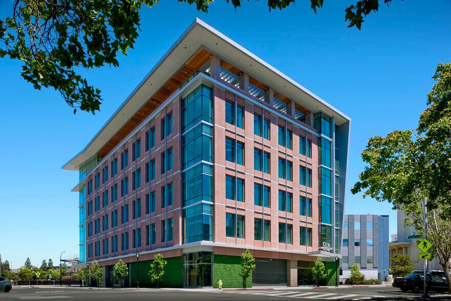 550 Allerton St, Redwood City, CA à louer - Photo du bâtiment - Image 3 de 5