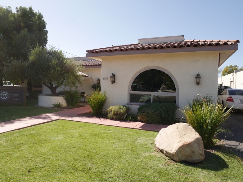 201 Bryant St, Ojai, CA à louer - Photo du bâtiment - Image 3 de 19