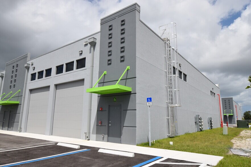 6509 Saint Lucie Blvd, Fort Pierce, FL à louer - Photo du bâtiment - Image 2 de 15