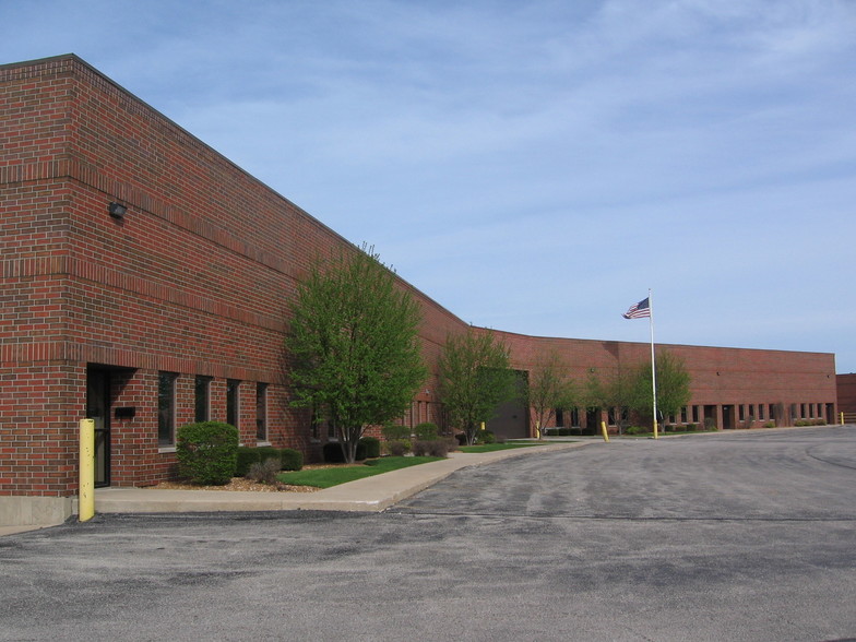 1012 Airpark Dr, Sugar Grove, IL for lease - Primary Photo - Image 1 of 7