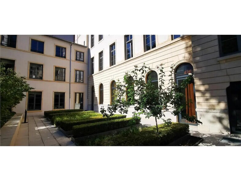 Bureau dans Lyon à louer - Photo du bâtiment - Image 3 de 42