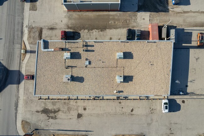 Plus de détails pour 113 Railway St W, Cochrane, AB - Commerce de détail à vendre