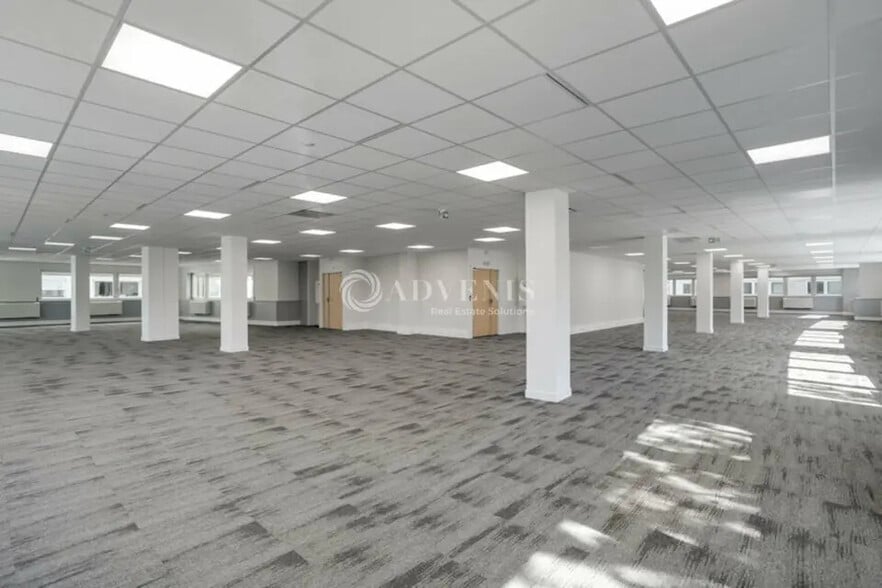 Office in Tremblay-en-France for lease - Building Photo - Image 1 of 6