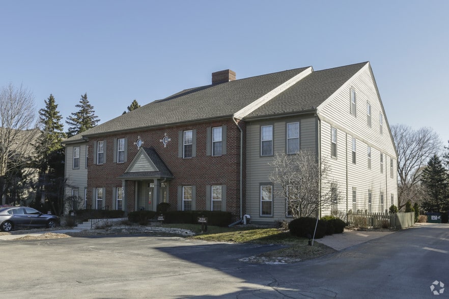 700 Pilgrim Pky, Elm Grove, WI for lease - Primary Photo - Image 3 of 6