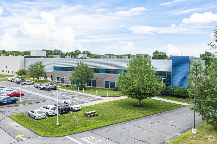 10 Old Webster Rd, Oxford, MA for sale - Primary Photo - Image 1 of 5
