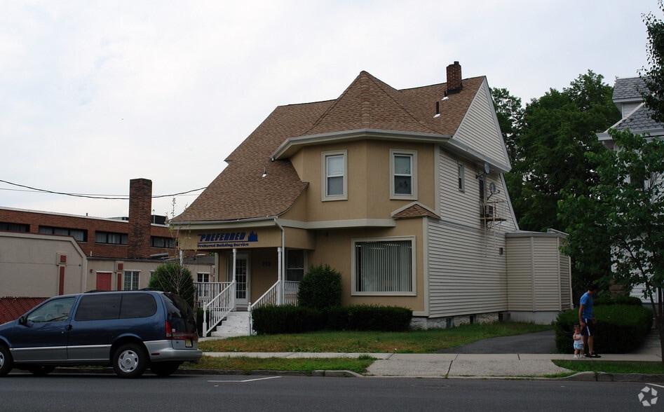 770-772 Kearny Ave, Kearny, NJ for lease - Primary Photo - Image 1 of 4