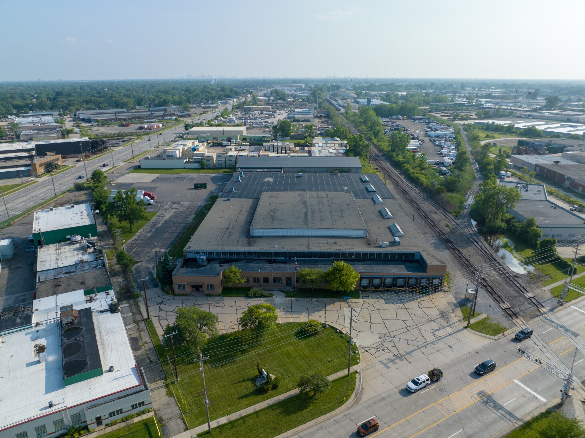 12850 E 9 Mile Rd, Warren, MI à vendre Photo du bâtiment- Image 1 de 1