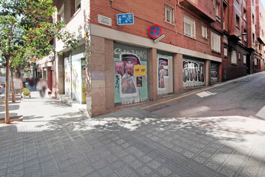 Retail in Barcelona, Barcelona for lease - Building Photo - Image 2 of 2