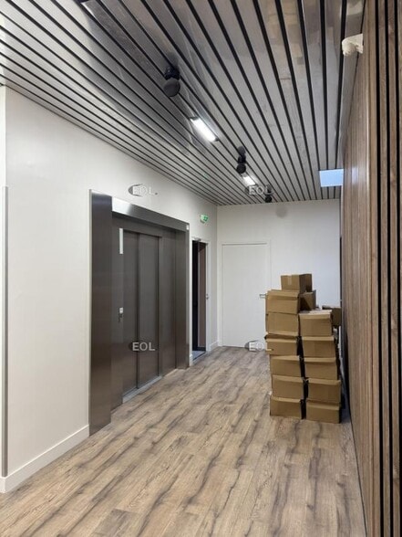Flex in Champigny-sur-Marne for lease - Interior Photo - Image 3 of 3