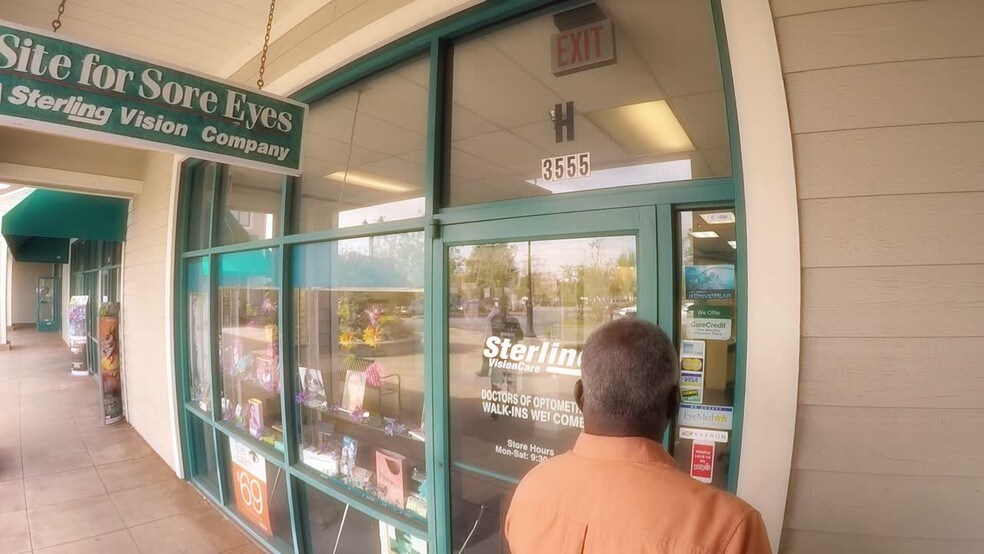 3555 Clares St, Capitola, CA à louer - Vidéo sur l’inscription commerciale - Image 2 de 14