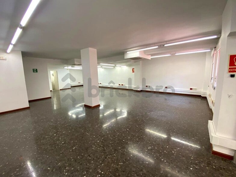 Immeuble residentiel dans Barcelone, Barcelona à vendre - Photo intérieure - Image 2 de 6