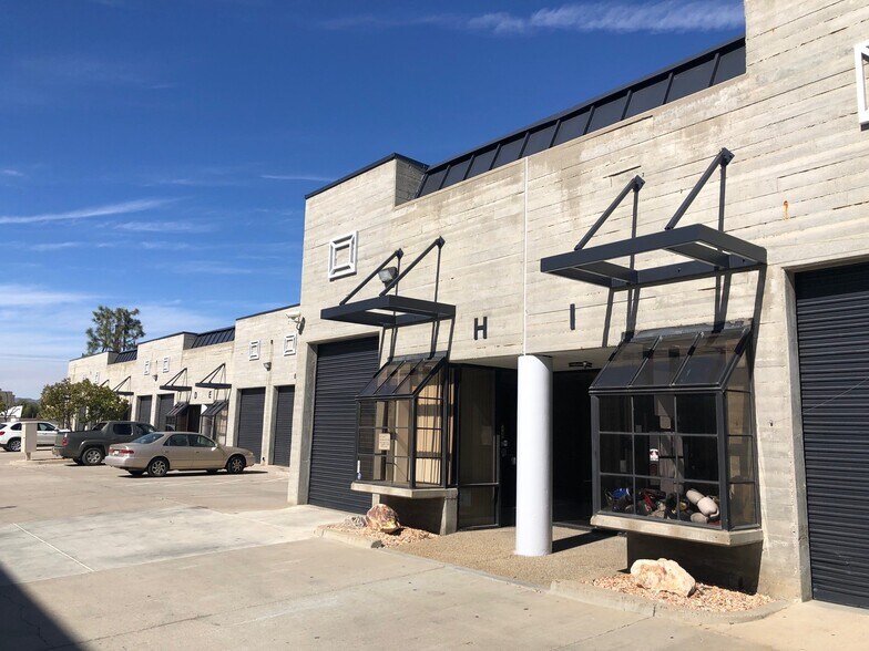 580 3rd St, Lake Elsinore, CA à louer - Photo du bâtiment - Image 2 de 2