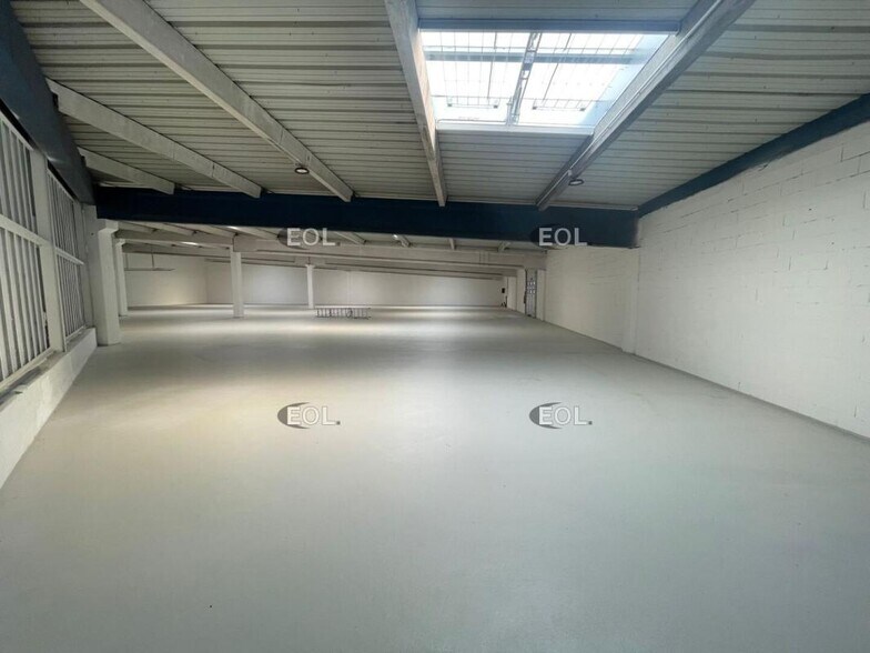 Industrial in Maurepas for sale - Interior Photo - Image 3 of 12