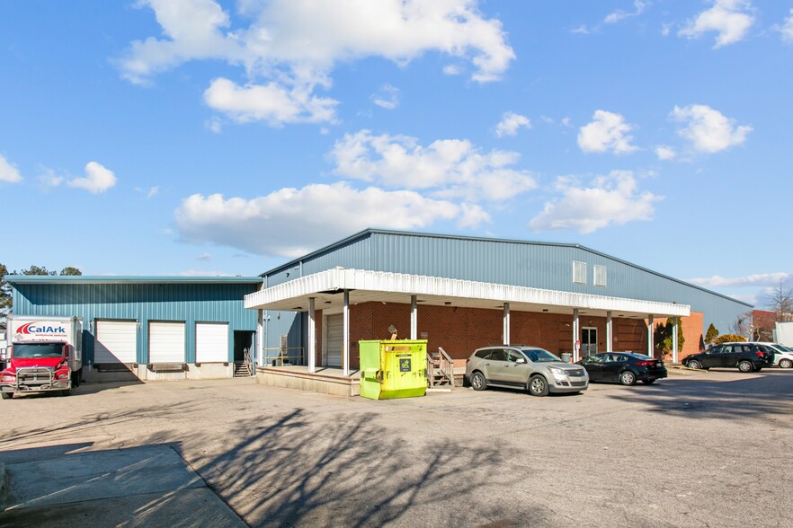 2905 Industrial Dr, Raleigh, NC à vendre - Photo du bâtiment - Image 3 de 11
