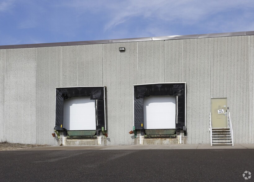 1325 S Frandsen Ave S, Rush City, MN à louer - Photo du bâtiment - Image 2 de 21