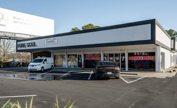 4125-4142 Durham Chapel Hill Blvd, Durham, NC à louer Photo du bâtiment- Image 1 de 4