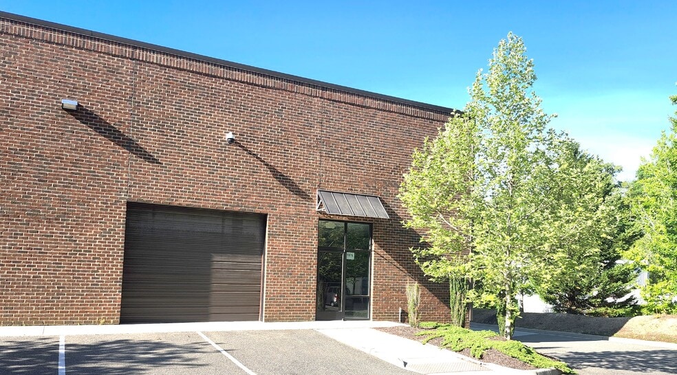 1560-1578 Oakbridge Dr, Midlothian, VA for lease - Building Photo - Image 2 of 3